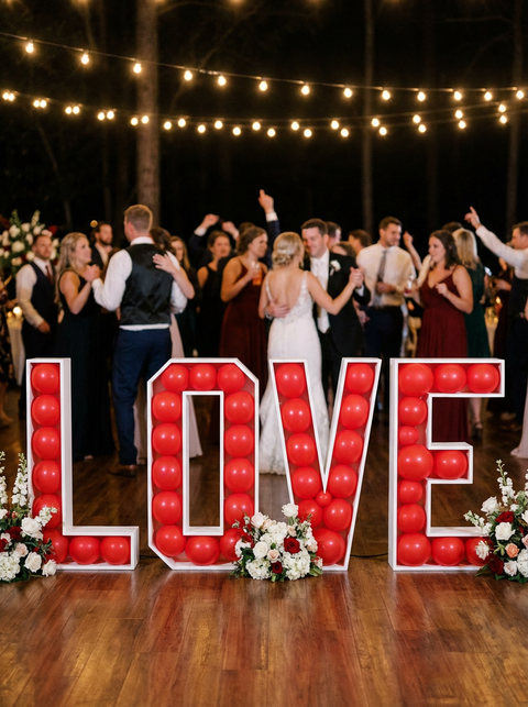 Love en bois blanc en location pour événement - Faites la Fête